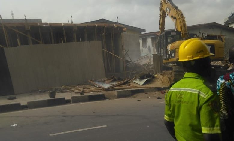 BREAKING: Lagos govt demolishes illegal shanties in Agege 1 Demolish agege