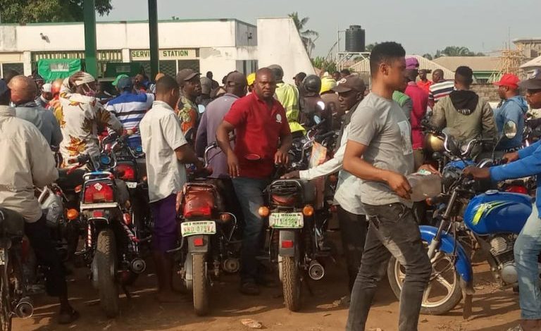 Vehicles block major roads, fuel sells for N400 in Ondo as long queues persist 5 IMG 20220303 WA0008 1 768x576 1
