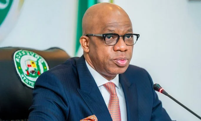 World Teachers’ Day: Abiodun showers cash, house gifts on teachers, administrators, schools 1 Dapo Abiodun3