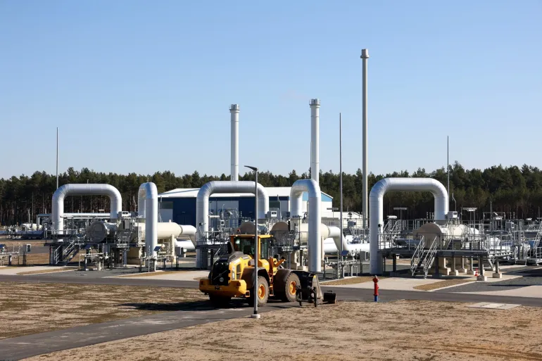 Russia not turning off gas taps, buyers have weeks for rouble pay 1 Russia oil