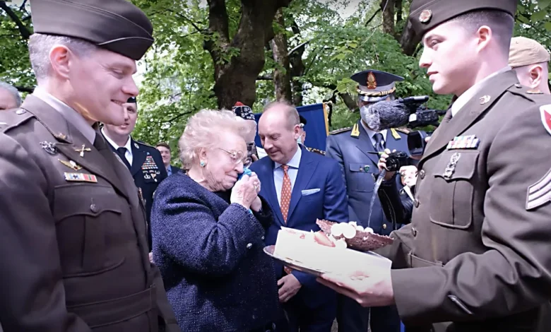 US Army gives Italian woman, 90, a birthday cake 77 years after WWII soldiers ate hers 1 army birthday cake kb inline 220429 9d08e9