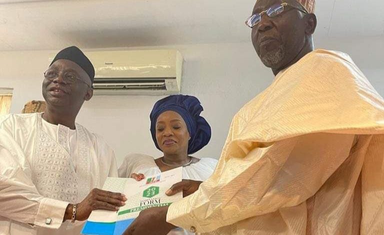PHOTO NEWS: Bakare picks APC presidential forms 3 20220505 133552