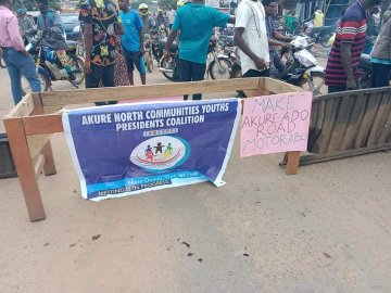 Akure residents protest poor condition of Akure-Ado road 1 IMG 20220531 WA0044