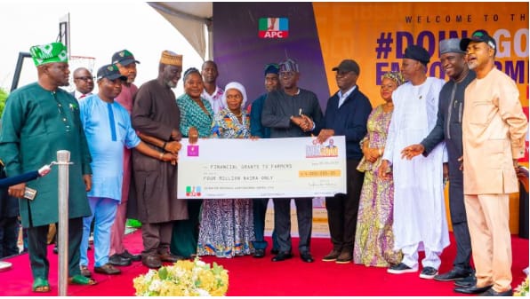 Abiru facilitates 960-capacity mini stadium, empowers 1250 traders with N62.5m 9 IMG 20220630 WA0480