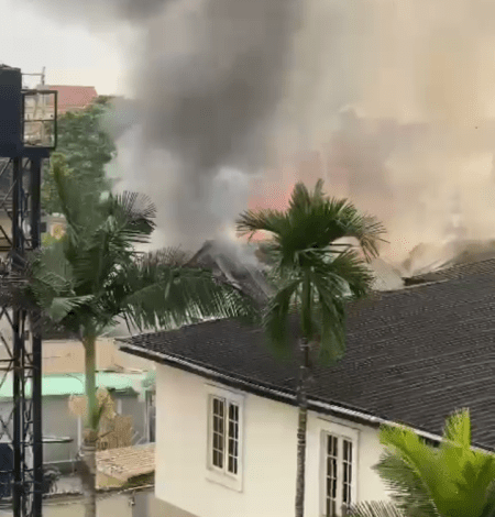 BREAKING: Fire guts residential building in Ikoyi 5 Screenshot 20220615 083854