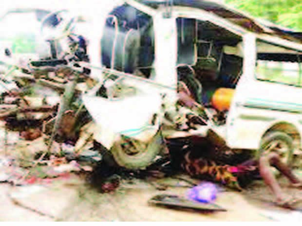 Four die, eight injured in Lagos-Ibadan expressway accident 1 accident scene