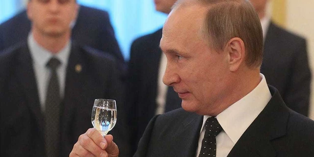 Despite sweeping sanctions, Russia's economic outlook has improved since April 1 Z8ak9kuTURBXy8wOTFmNDBjMS03YzZhLTQzNjItODQ5ZS1mNDMwMTEzY2YzMjYuanBlZ5GTBc0CgM0BQIGhMAU