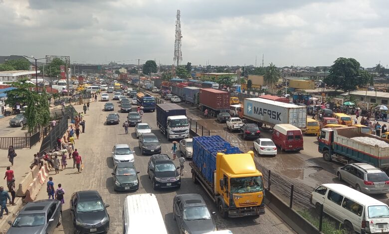 FG apologises over Lagos-Ibadan Expressway gridlock, suspends repair work 1 20220707 143459