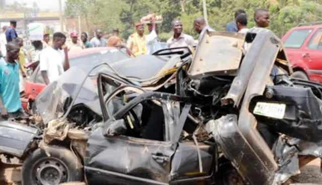 Driver flees as three persons died in Osun road accident 1 An accident scene