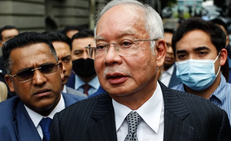 'Absolutely glorious’: Malaysians hail jailing of Najib Razak 1 h 57875911