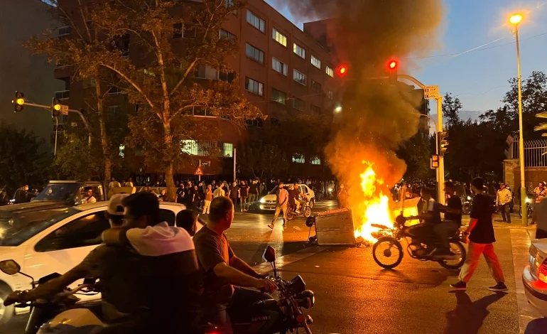 US relaxes internet sanctions on Iran in support of protesters 1 000 32JQ6VJ