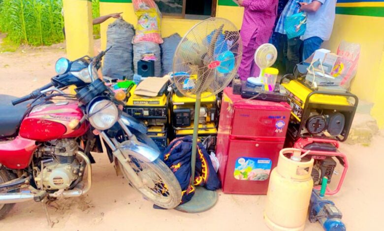 Police recover 87 phones, 10 laptops, 11 generators, others from three suspects 1 Kwara 1