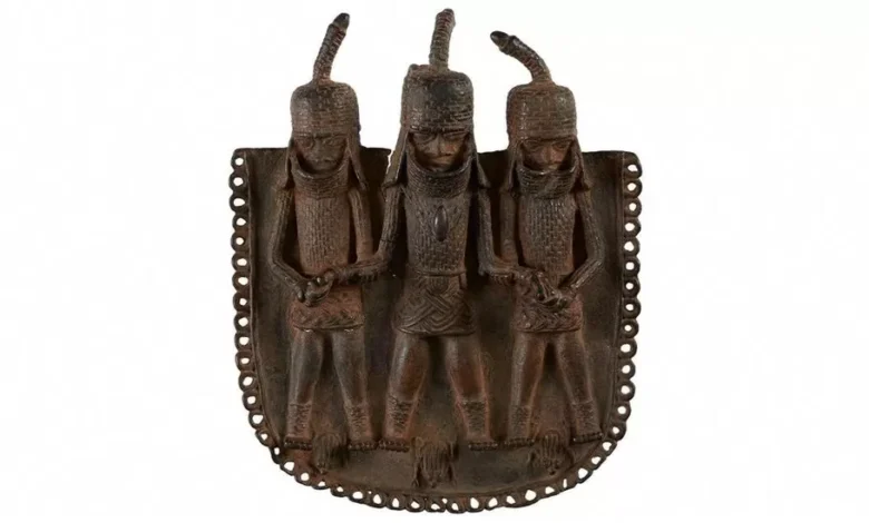 Benin Bronzes: Nigeria hails 'great day' as London museum signs over looted objects 1 127808477 83723e0cbdad376df63ca5de97791874881330df.jpg