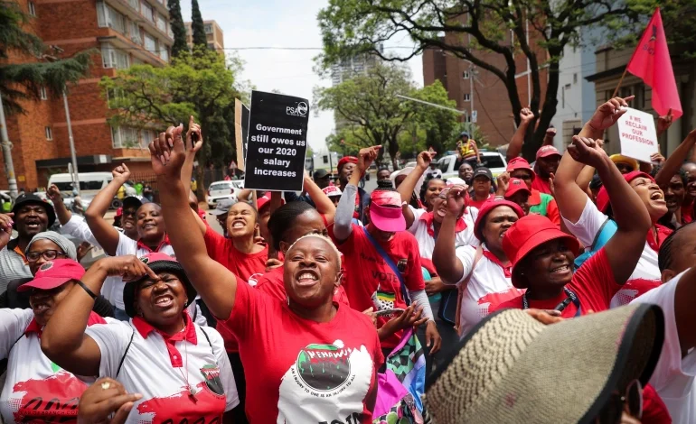 Thousands strike for wage increases in South Africa 1 2022 11 22T093204Z 1312988472 RC2XQX9E289S RTRMADP 3 SAFRICA STRIKE