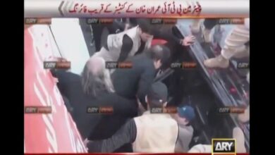 221103121801 imran khan car