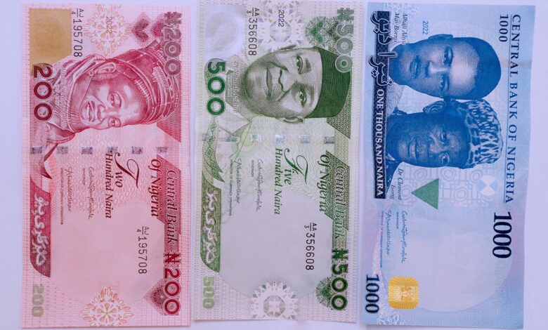 January 31 Deadline: Customers throng banks, decry limited access to new banknotes 1 3