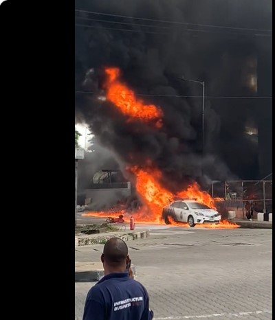 BREAKING: Fire guts building in Victoria Island 1 FI