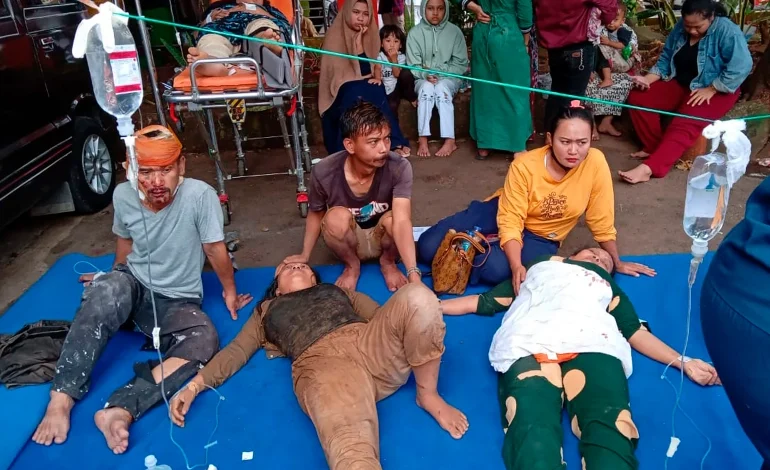 Earthquake rocks Indonesia killing dozens; wounding hundreds 1 Indo 1