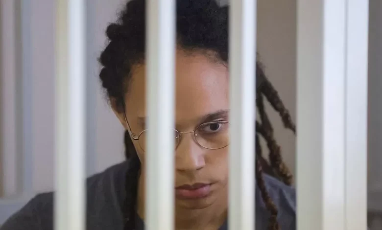 Brittney Griner: Russia frees US basketball star in swap with arms dealer Bout 1 127569828 5469b7affa56bcb5bf4b79b7ef566d0d71cd840c.jpg