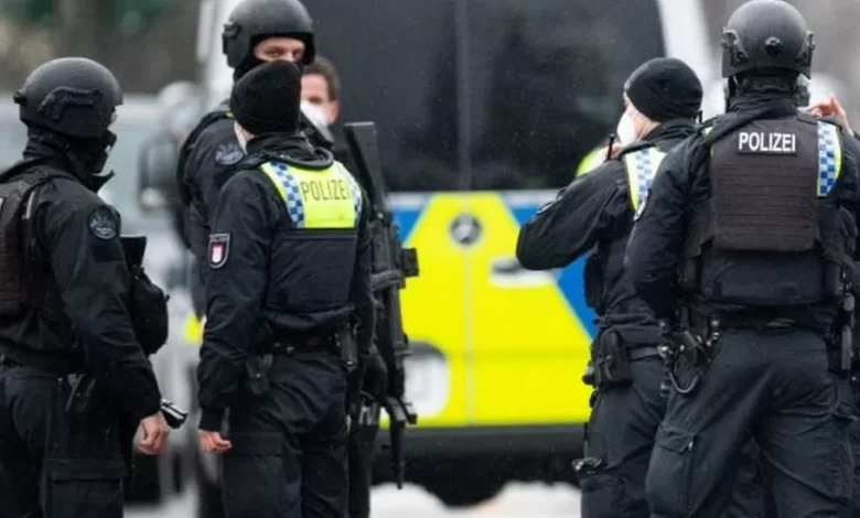 Germany arrests 25 accused of plotting coup 1 127914020 germancops.jpg