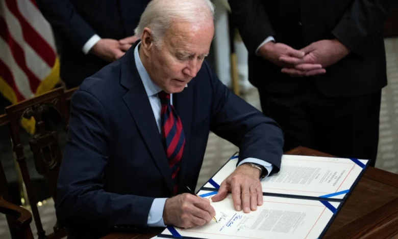 Biden signs emergency law forcing US rail unions to accept wages deal 1 8d37935f3637cd302e3b89e105c6b08434788109