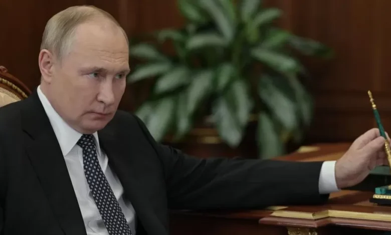 Ukraine war: Putin orders 36-hour ceasefire over Orthodox Christmas 1 128209262 bed3c20e0c93acf554f642a4394fe8614922736b0 216 4528 25481000x563.jpg