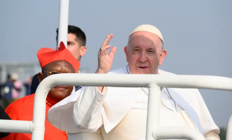 Huge crowds turn out for pope’s mass in DR Congo capital 15 000 338A62N