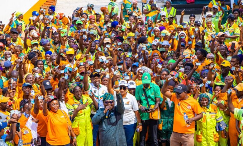 Sanwo-Olu increases sanitation workers' salary by 20 percent 1 IMG 20230208 WA0032