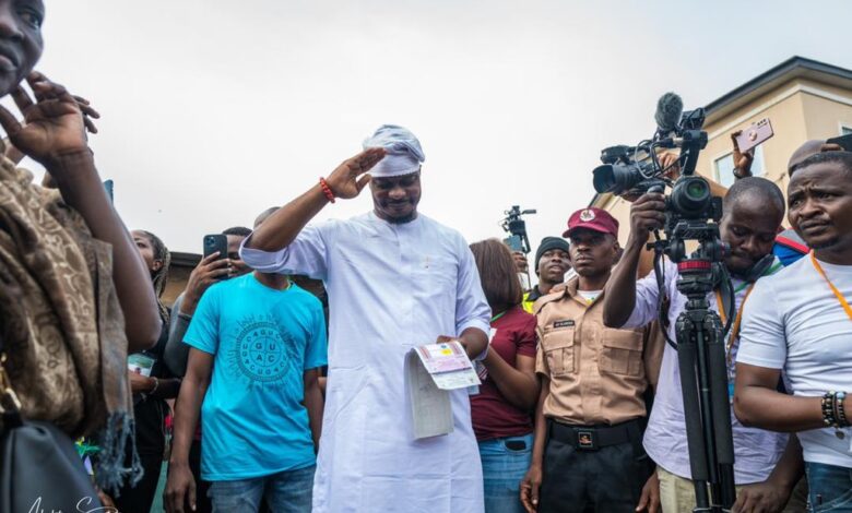 BREAKING: Sanwo-Olu wins LP candidate Gbadebo Rhodes-Vivour's polling unit 1 FrfeONGX0AA1lPc