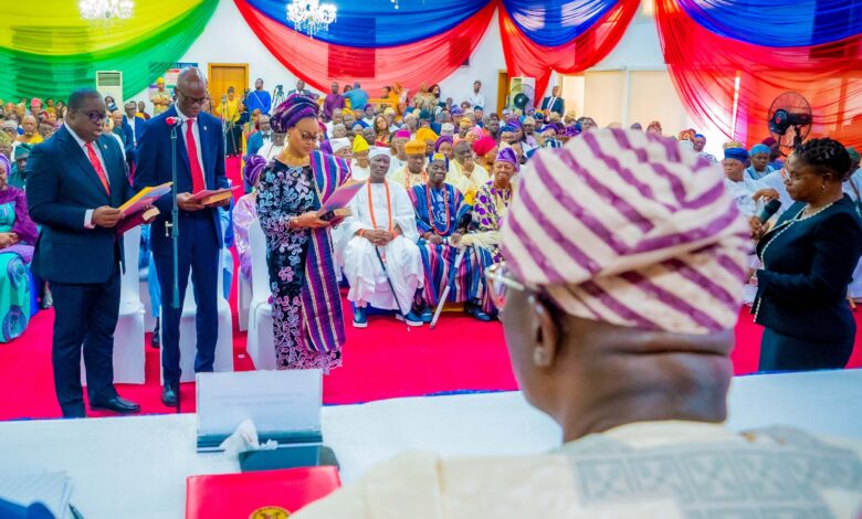 Sanwo-Olu swears-in three cabinet members, promises to impact positively on Lagosians. 1 PIX 4605