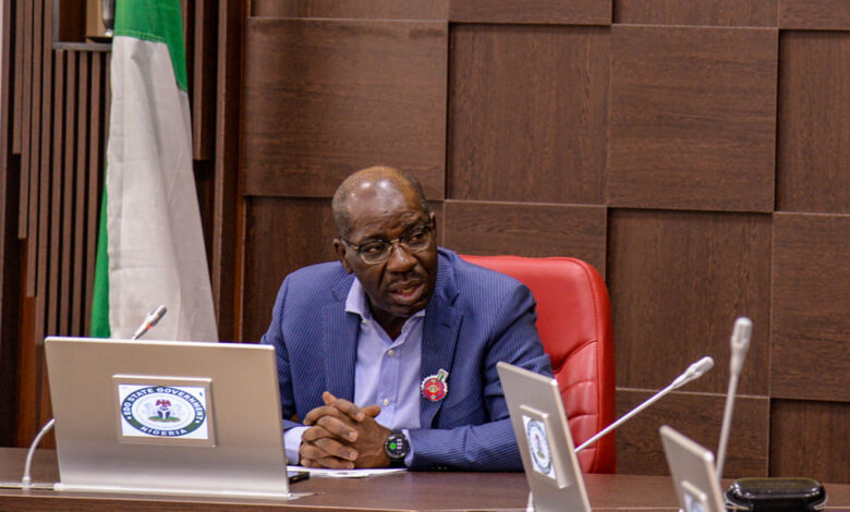 VIDEO: In Edo State primary school, pupils lie on bare floor to learn 1 Gov. Obaseki