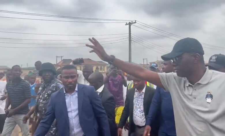 VIDEO: Sanwo-Olu warns traders off Red Line Rail tracks 1 maxresdefault