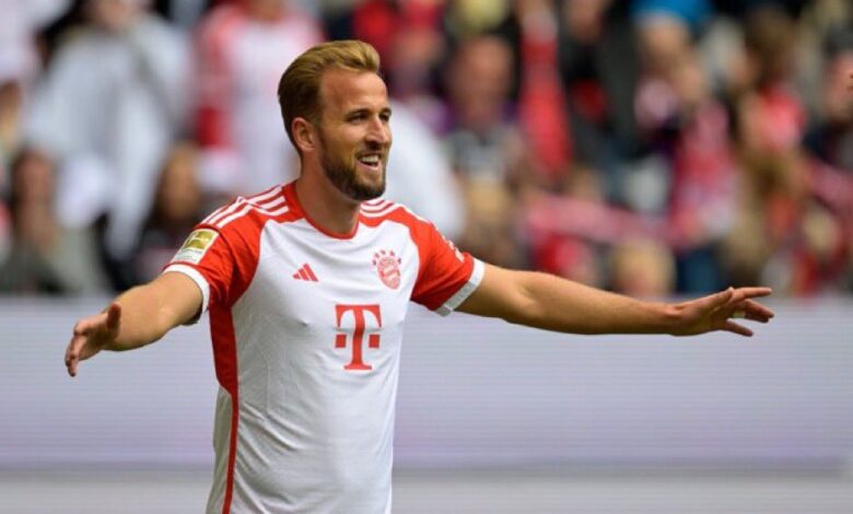 Bayern 8-0 Darmstadt: Hat-trick hero Kane scores from own half. 1 F9ih8B5WcAAy2cv