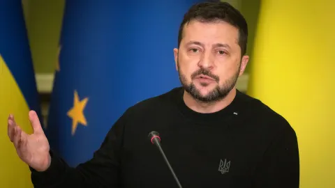 Zelensky invites Trump to Ukraine and says former president ‘can’t bring peace’ because of Putin 1 231106071651 01 zelensky presser 110423