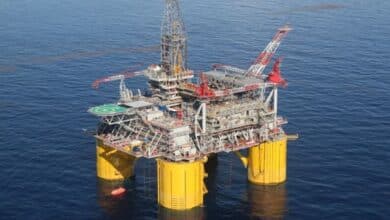 IOC divestments and the burden on indigenous operators, by Benjamin Oluwatobi Ajayi 1 Oil Rig