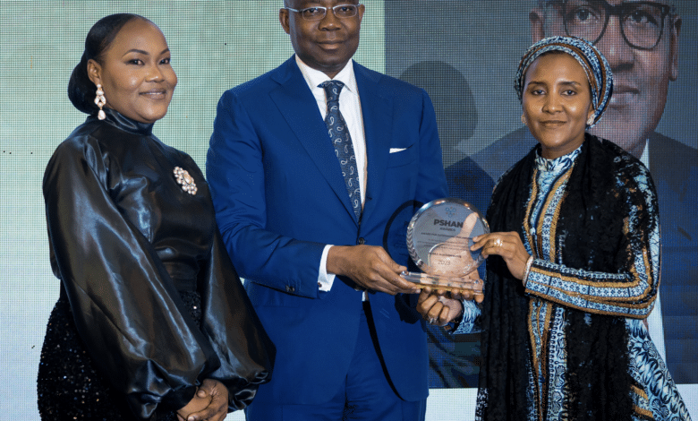 Youth unemployment eradication, our priority, says Dangote 1 L-R : Dr. Tinuola Akinbolagbe, MD/CEO Private Sector Health Alliance of Nigeria (PSHAN); Aigboje Aig-Imoukhuede (CON), Director, PSHAN; Fatima Aliko-Dangote, G.E.D Commercial Operations receiving the “Outstanding Philanthropy” award on behalf of Chairman, Aliko Dangote Foundation, Aliko Dangote during the PSHAN Gala and Awards night in Lagos recently.