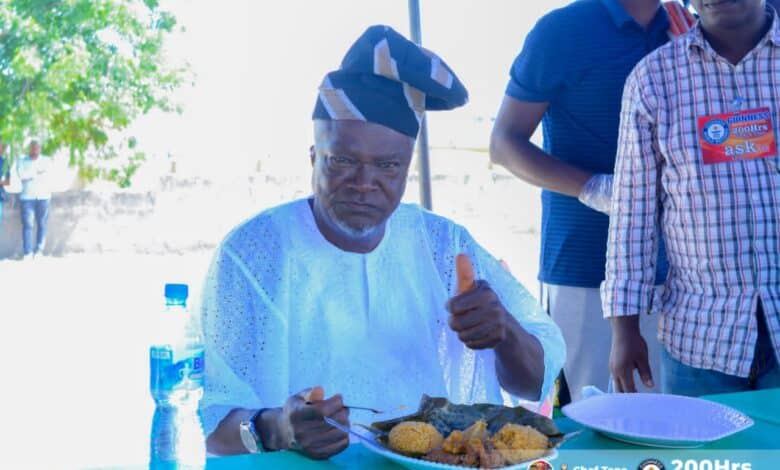 Oyo government applauds Ogbomoso chef attempting Guinness World Record 1 Prince Oyelade tasting Chef Maggies meal