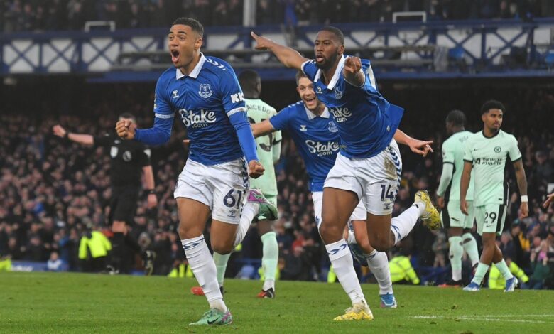 Everton thrash toothless Chelsea 2-0 1 GBAJQGNWIAAVAPY