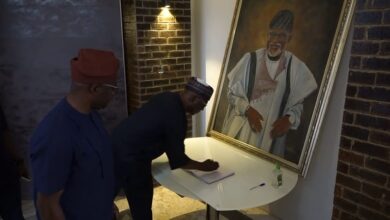 Governors AbdulRazaq, Makinde visit late Akeredolu’s family, pay tribute to his legacy 12 NGF chair Makinde visit Akeredolus wife family in Ibadan residence 1