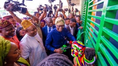 15,000 Lagos traders get N50,000 cash support, as Sanwo-Olu launches market palliative scheme 6 Pix 9304