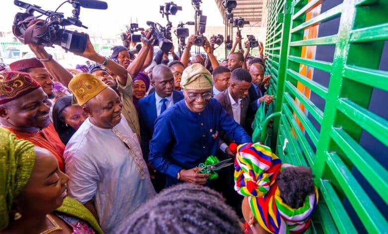 15,000 Lagos traders get N50,000 cash support, as Sanwo-Olu launches market palliative scheme 19 Pix 9304
