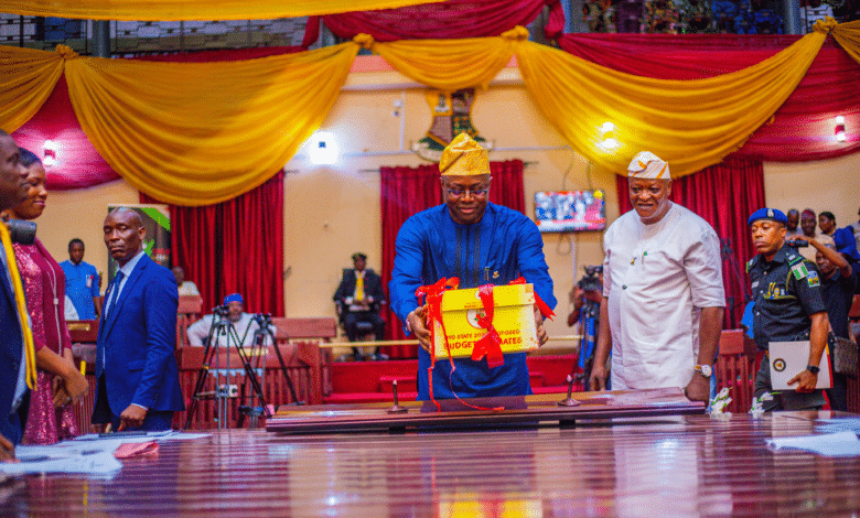 Makinde presents N434.2bn 2024 budget 1 image 3