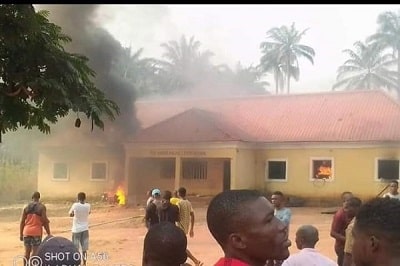 Gunmen attack, raze police station with IEDs in Anambra 1 Anambra