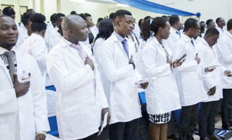 FG stops 'Leave of Absence' for health practitioners relocating abroad 1 Nigerian doctors seek greener pastures