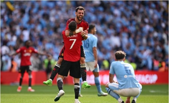 Manchester United stun Manchester City to win FA Cup 1 United