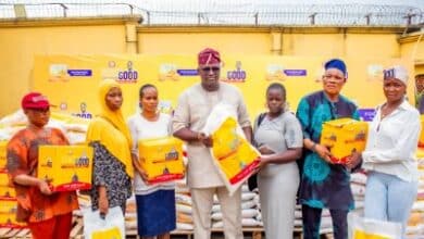 Senator Abiru distributes over 8,500 food packs for Eid-el-Kabir in Lagos East 3 Distribution of food packs Lagos East
