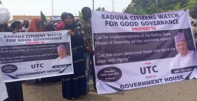 BREAKING: Protesters storm Kaduna Govt House, demand El-Rufai be arrested 9 Kaduna demonstrators