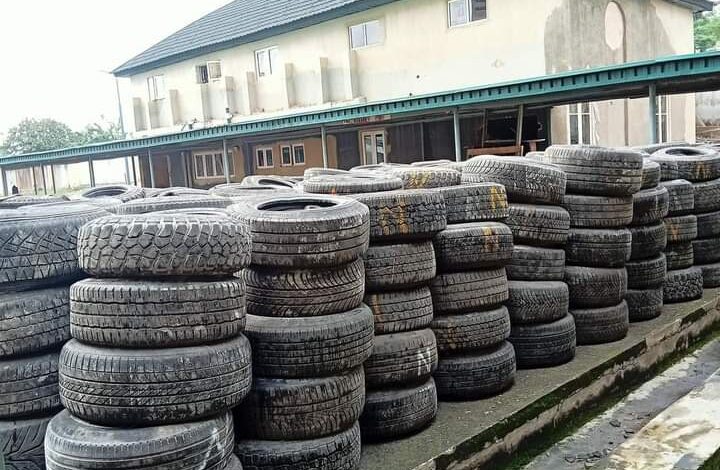 Customs Oyo/Osun command intercepts 2,290 used tyres in anti-smuggling operation 3 WhatsApp Image 2024 08 16 at 9.19.19 AM