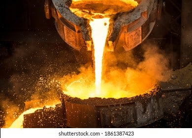 tank pours liquid metal steel 260nw 1861387423