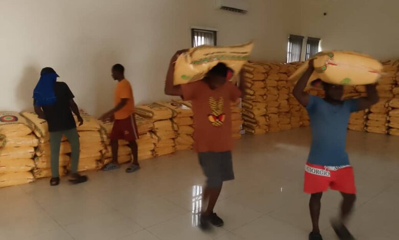 Minister of Aviation distributes 600 bags of fertilizer to farmers in Delta 7 WhatsApp Image 2024 10 31 at 9.52.03 AM